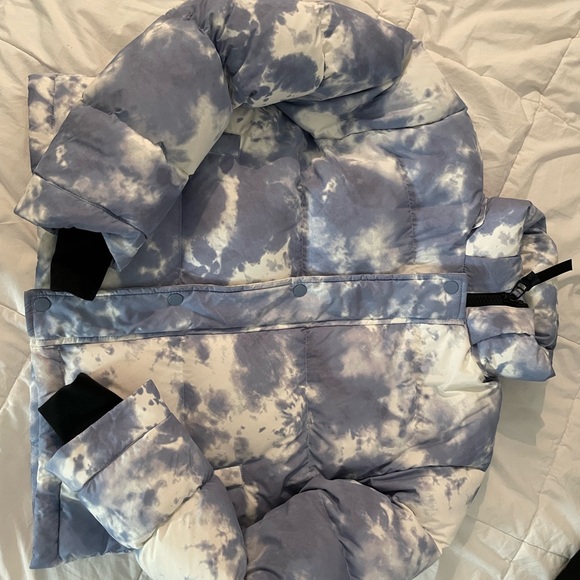 ❌SOLD❌TNA baby blue and white TYE-DYE SUPER PUFF (Shorty) - Picture 2 of 5